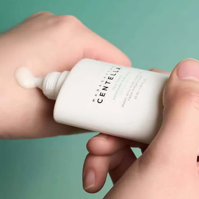 SKIN1004 Tea-Trica Солнцезащитное молочко SPF50+ PA++++ | 50мл | Madagascar Centella Tea-Trica Soothing Sun Milk SPF50+ PA++++